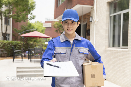 城市脈搏上的“跑腿人” 快遞小哥遞送的，不止是簽收單