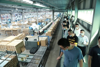 智能制造近距離 8月28日，30余位企業管理人走進九牧探尋轉型新路徑